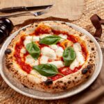 Így süthetünk buborékos szélű nápolyi pizzát a hagyományos otthoni sütőben is