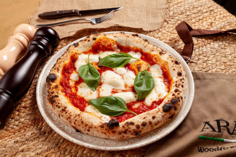 Így süthetünk buborékos szélű nápolyi pizzát a hagyományos otthoni sütőben is